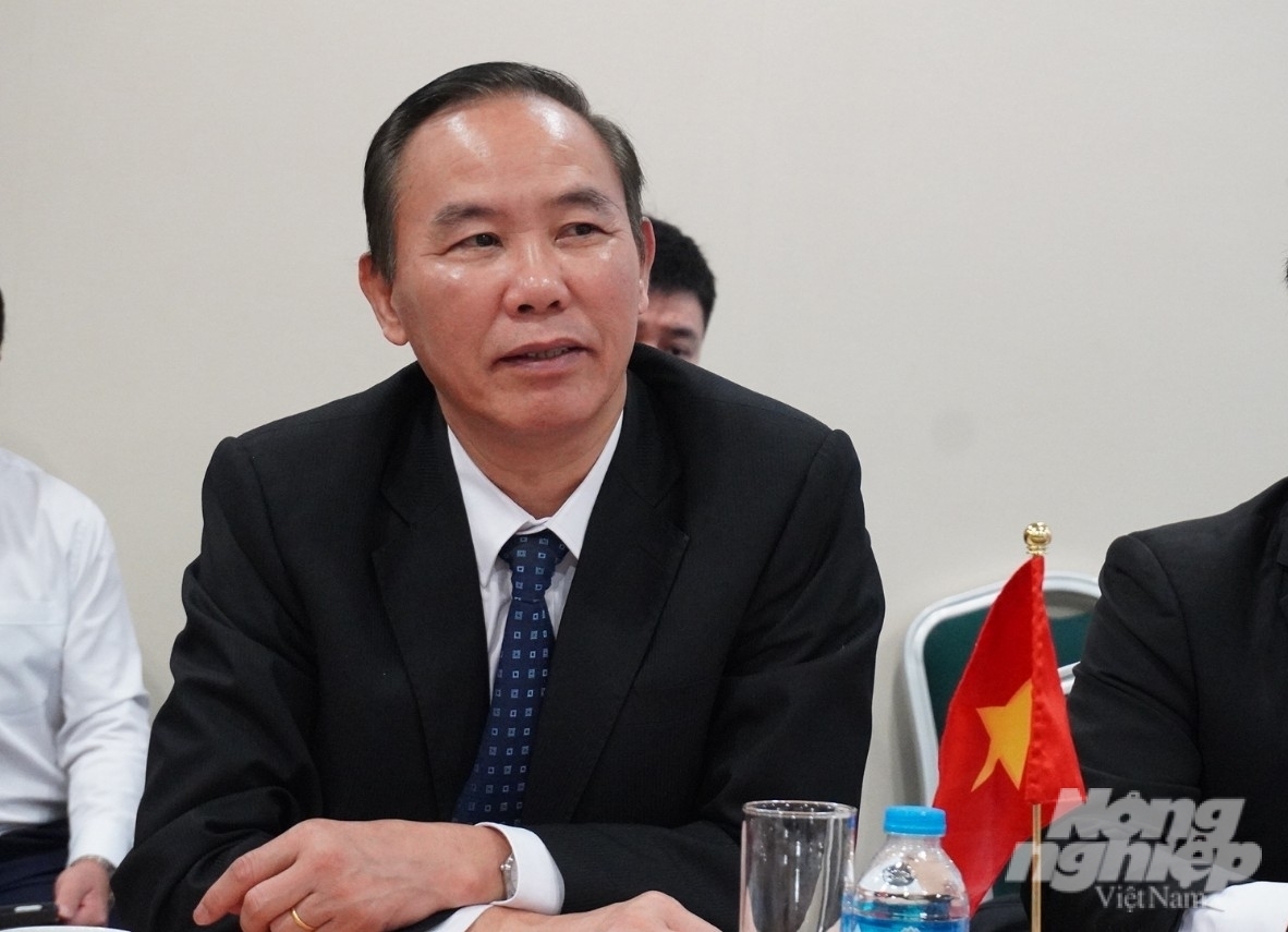 Thứ trưởng Bộ NN-PTNT Phùng Đức Tiến nhấn mạnh: 'Quá trình nghiên cứu vacxin ASF của Việt Nam là rất công phu, tỉ mỉ, phương pháp hiện đại. Ảnh: Hồng Thắm.