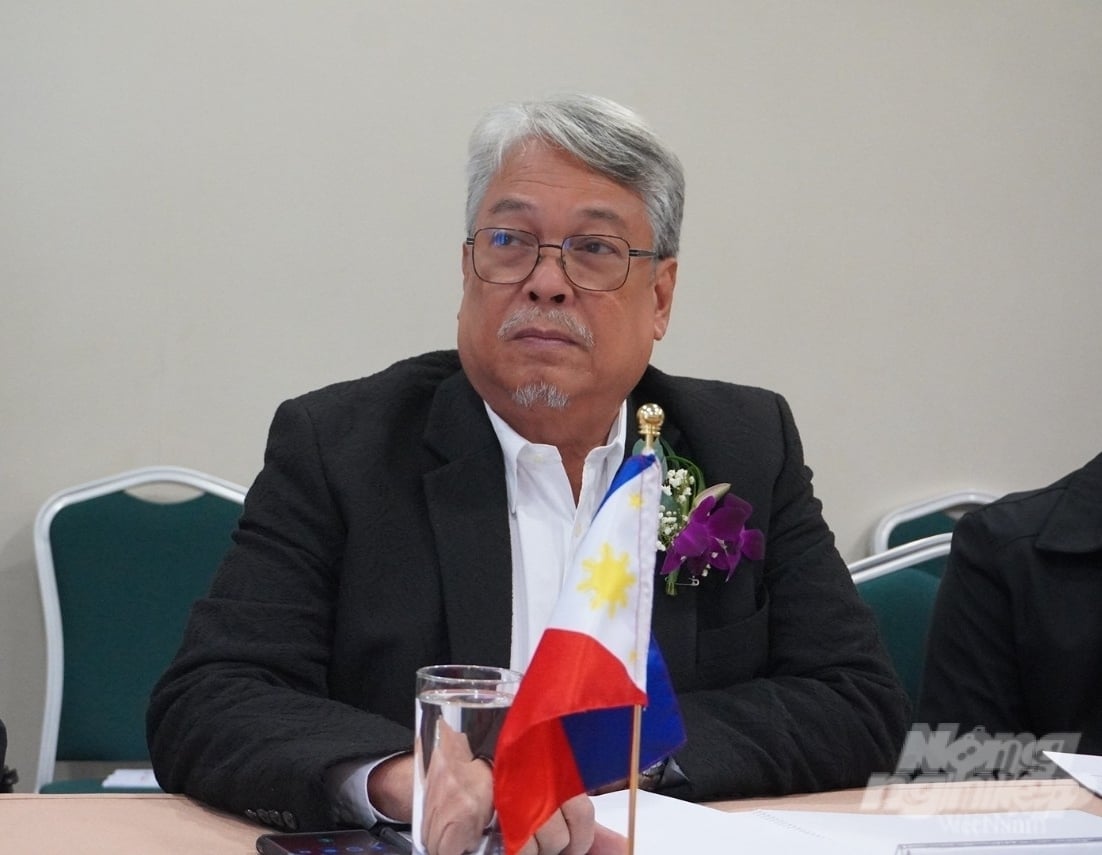 Thứ trưởng Bộ Nông nghiệp Philippines Deogracias Victor B.Savellano nói: 'Chuyến làm việc lần này tại Việt Nam chúng tôi rất vui mừng khi được biết thêm những tiến bộ và các thành tích của Việt Nam trong việc sản xuất vacxin ASF'. Ảnh: Hồng Thắm.