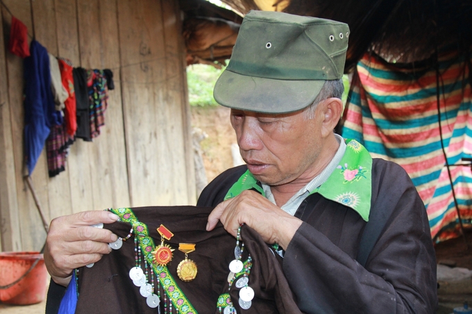Thao Cang Sua is an elite artisan, the only Hmong person in Mu Cang Chai. Photo: Hoang Anh.