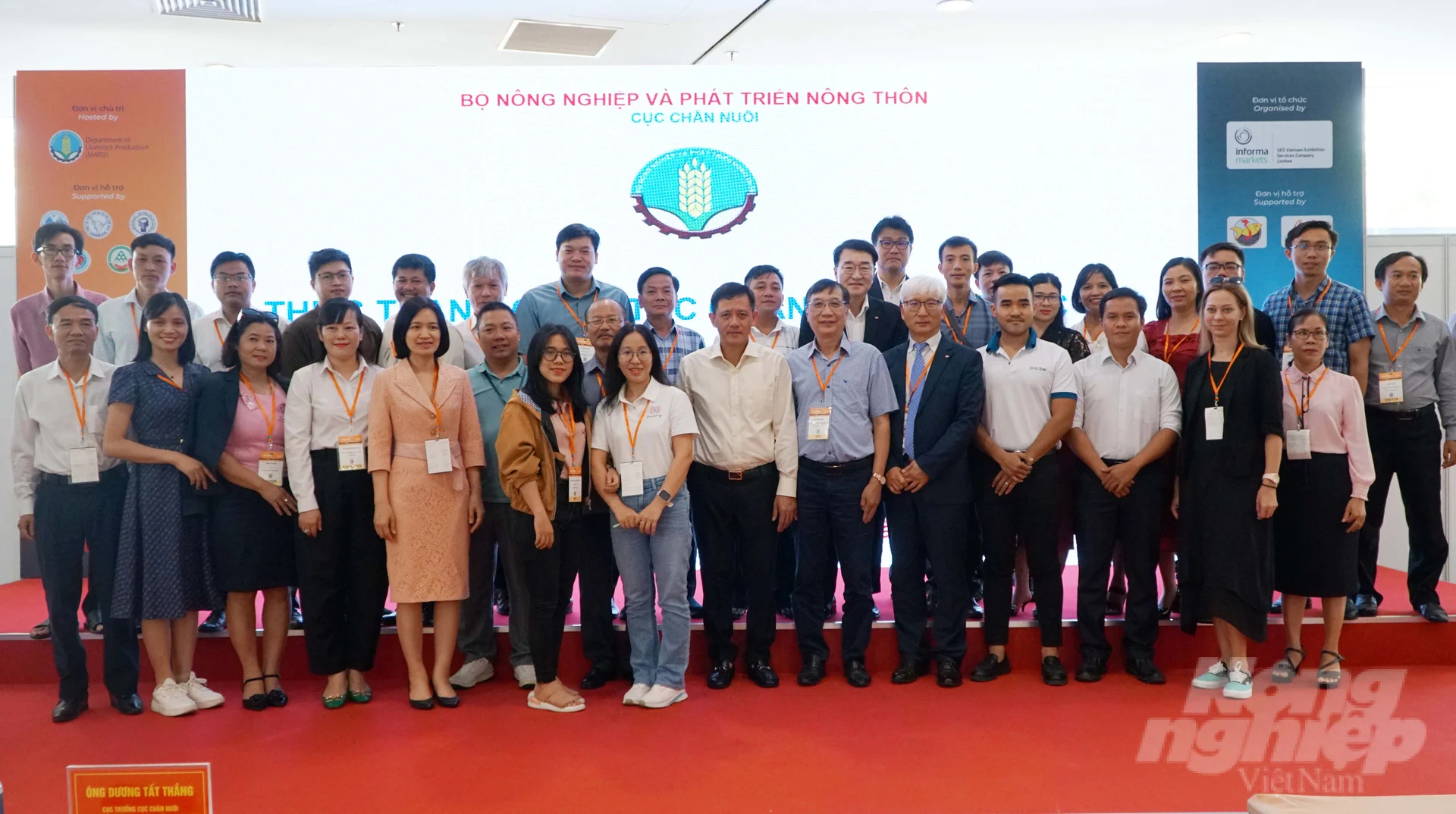 The conference on reducing greenhouse emissions in livestock production attracts many experts, managers and businesses nationwide. Photo: Le Binh.