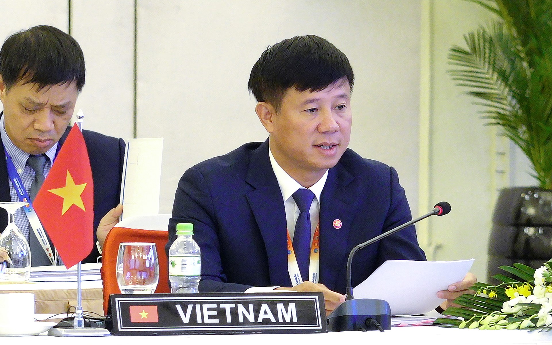 Mr. Pham Duc Luan reports ACDM's operational results in 2023. Photo: Quang Dung.