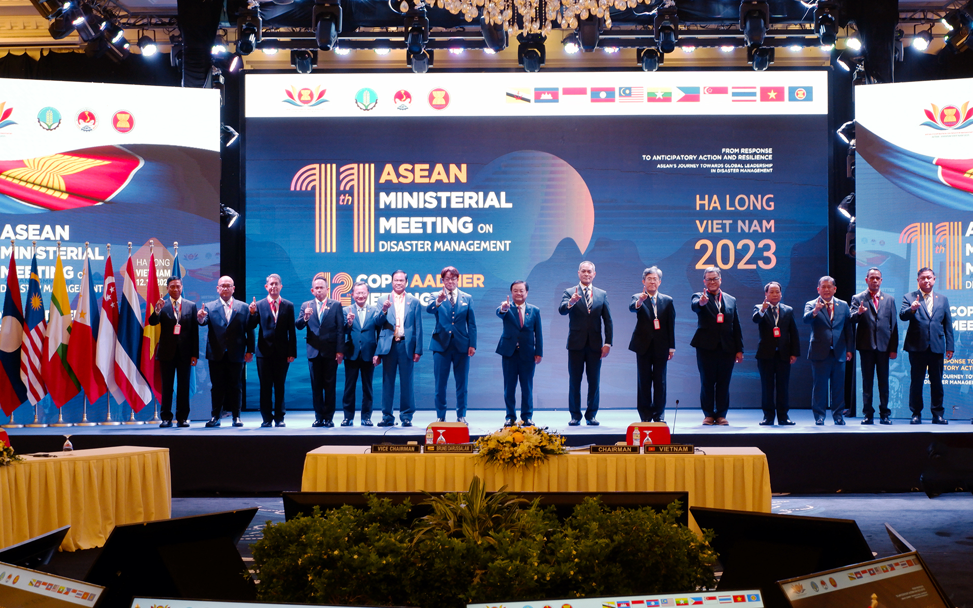 Bộ trưởng Lê Minh Hoan cùng lãnh đạo các quốc gia ASEAN và 3 nước Nhật Bản, Trung Quốc, Hàn Quốc chụp ảnh lưu niệm. Ảnh: Bảo Thắng.