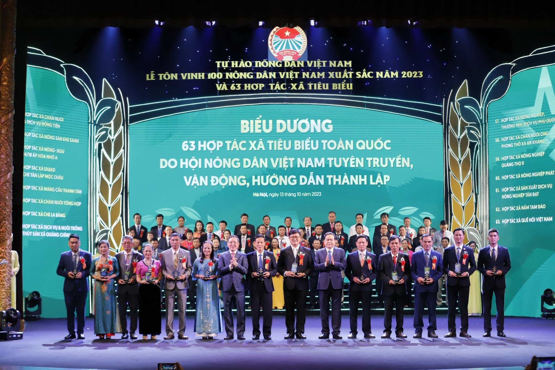 63 typical cooperatives mobilized and established by Viet Nam Farmer's Union at all levels were honored on the evening of October 13.