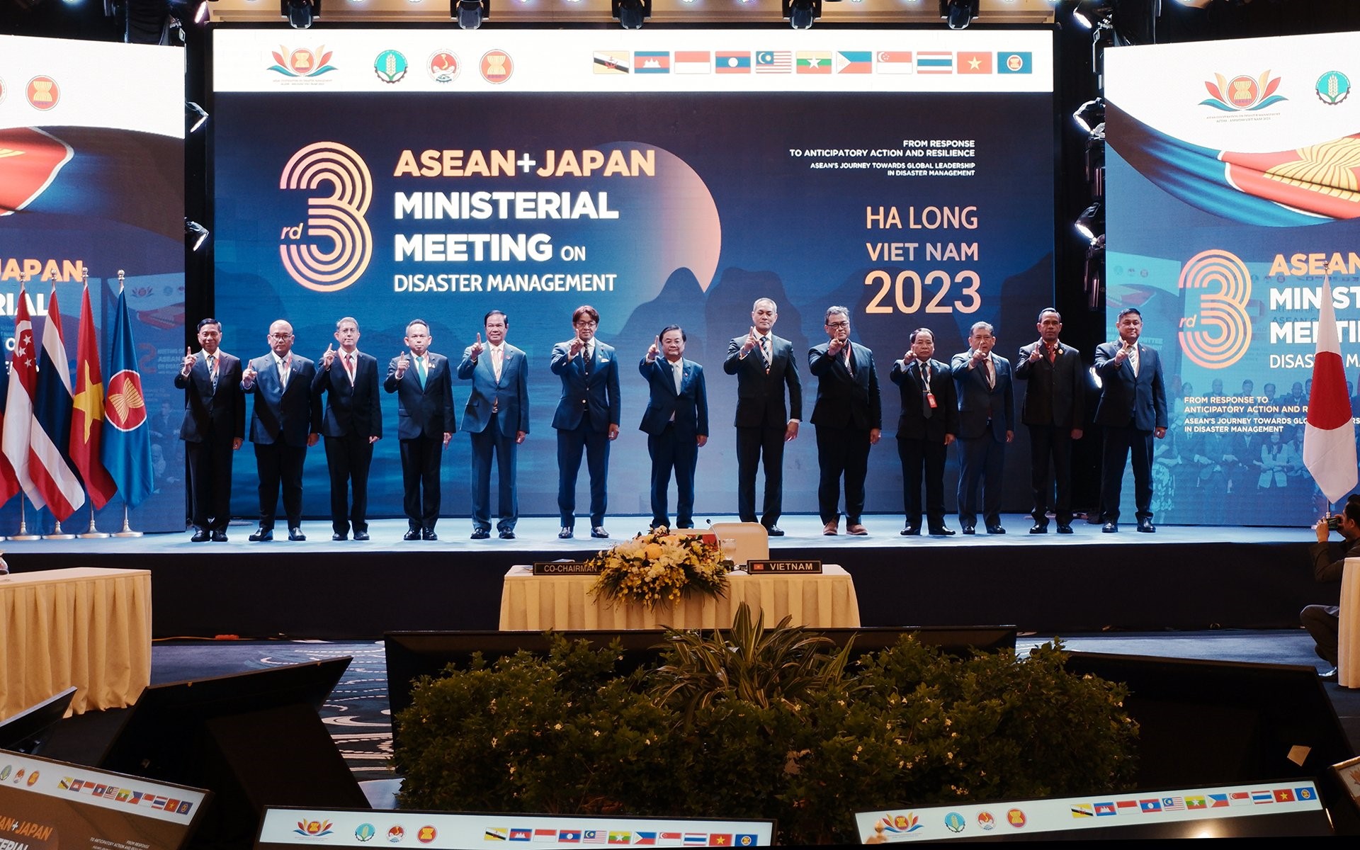 Leaders of ASEAN states and Japan are determined to realize the goal of 'One ASEAN, One Response'. Photo: Bao Thang.