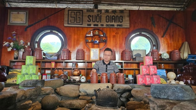 Suoi Giang tea cultural space. All items here are sourced from the local area, arranged by the skillful hands of the Mong people. Photo: Van Viet.