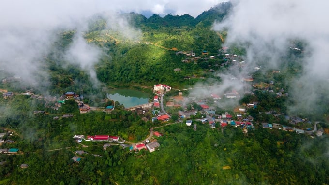 A corner of Suoi Giang viewed from above. In a day here, four seasons pass, creating a unique space and a special tea flavor. Photo: Thai Son.