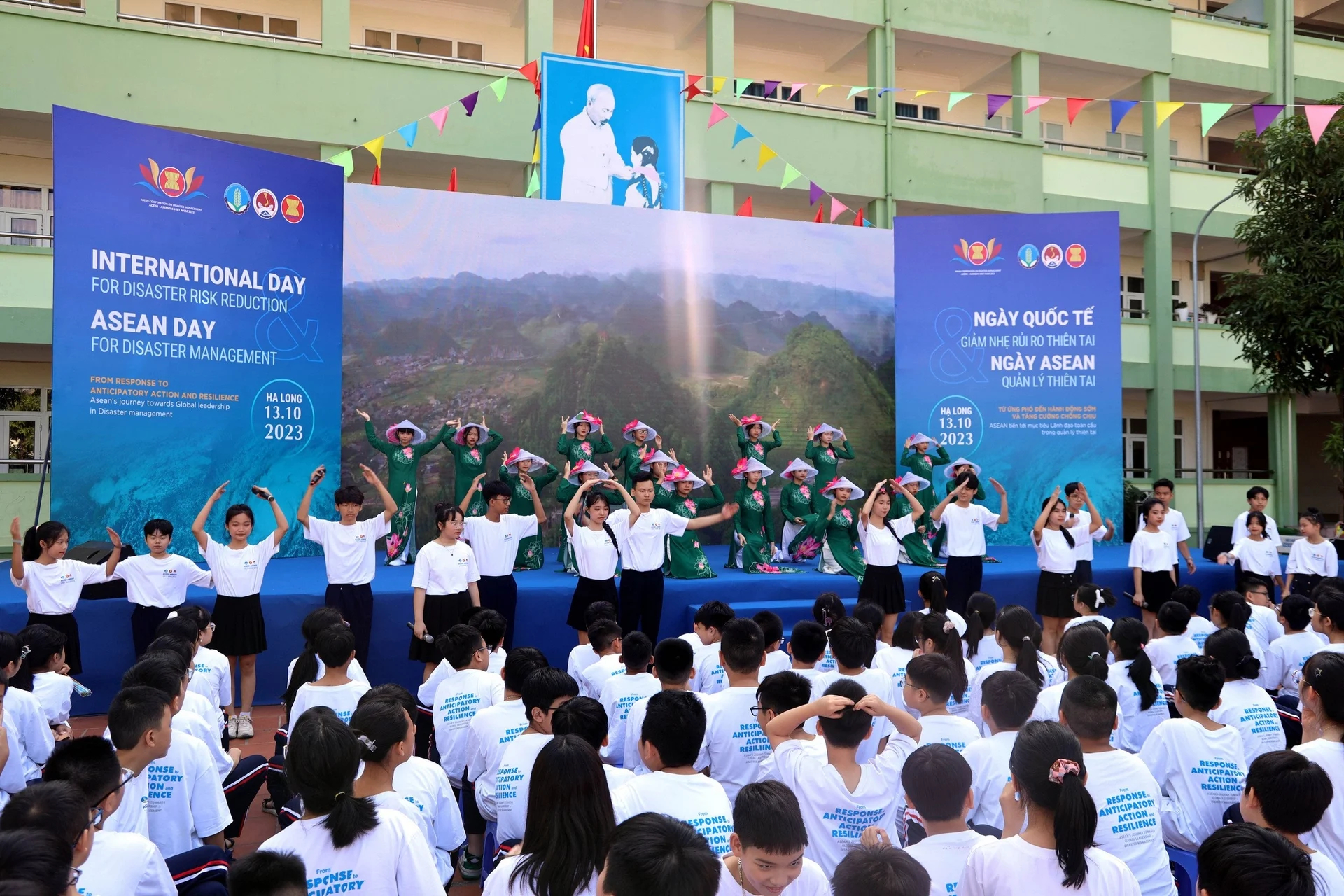 Students’ performances on the theme of natural disaster prevention. Photo: Nguyen Thanh.