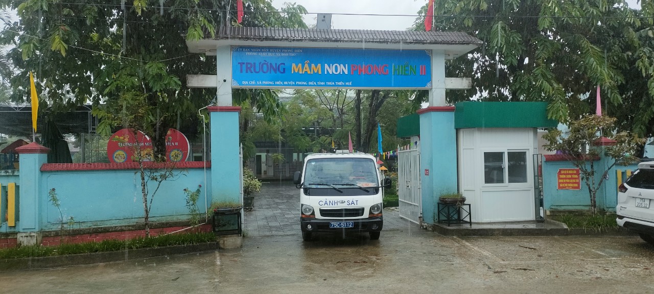Nhiều trường học tại huyện Phong Điền đã cho học sinh nghỉ học để đảm bảo an toàn. Ảnh: CĐ.