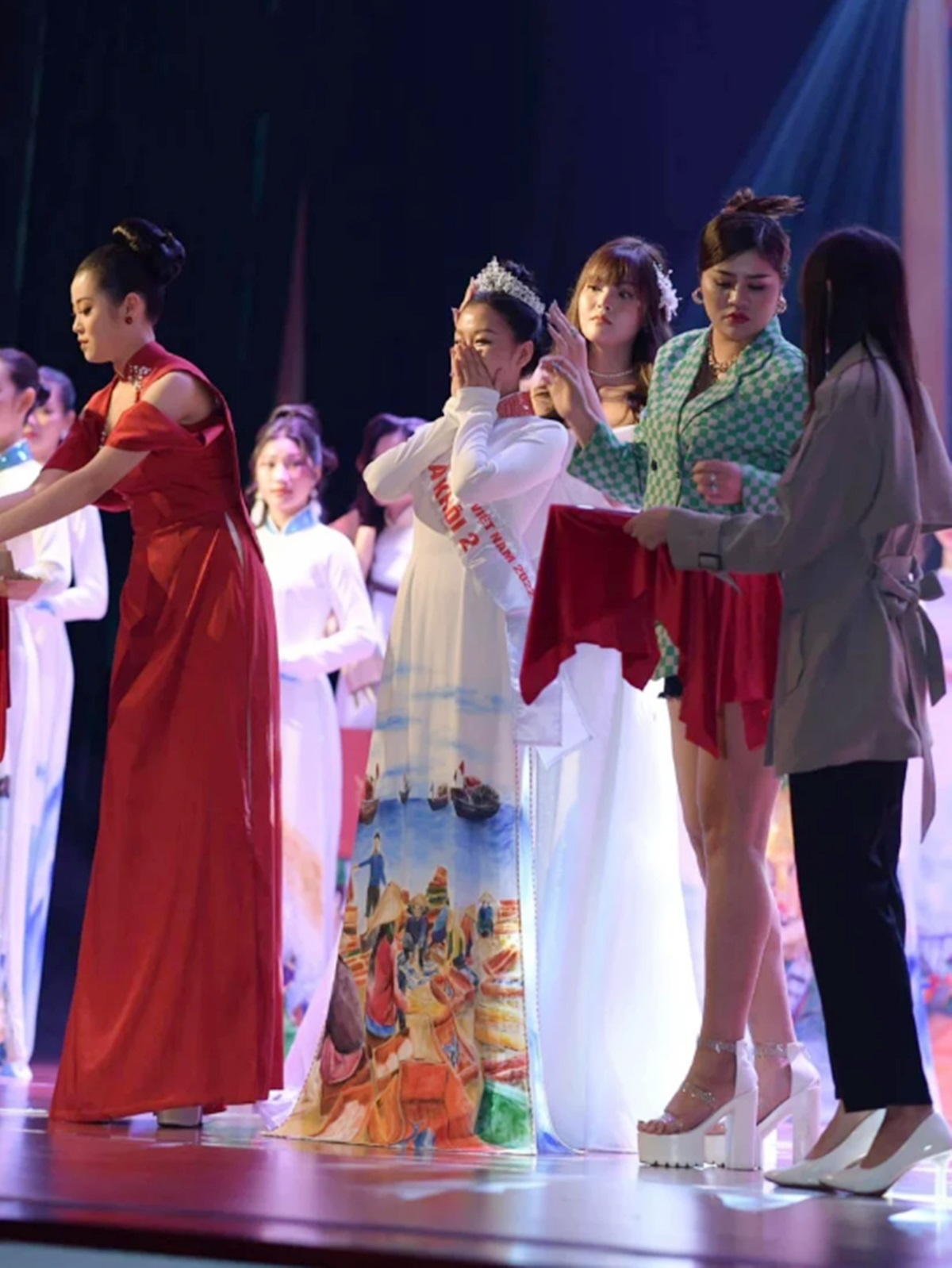 Hồ Yến Nhi giành Á khôi 2 cuộc thi Hoa khôi Áo dài Việt Nam 2022
