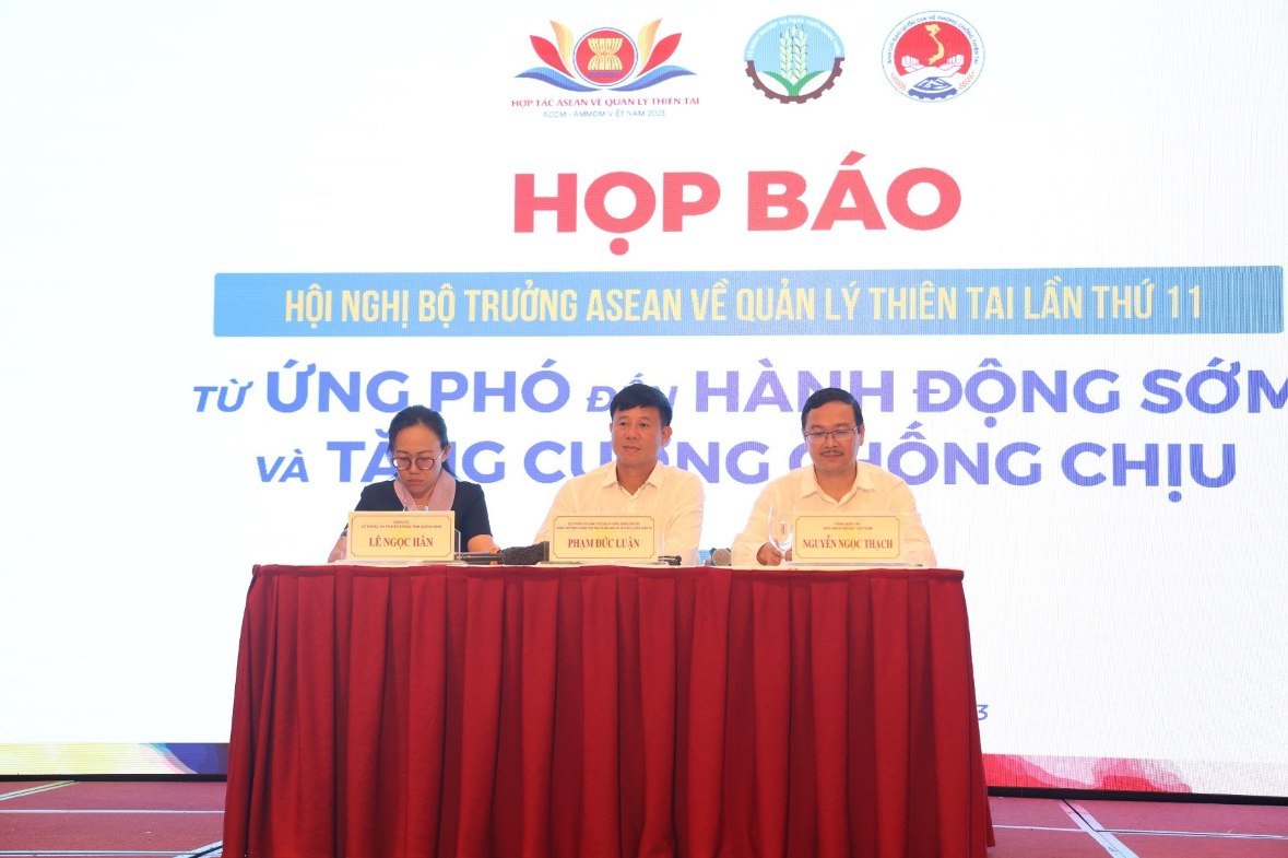 Organisers announce the 11th ASEAN Ministerial Meeting on Disaster Management (AMMMM) at a press conference on Friday in Quảng Ninh Province. Photo: VAN.