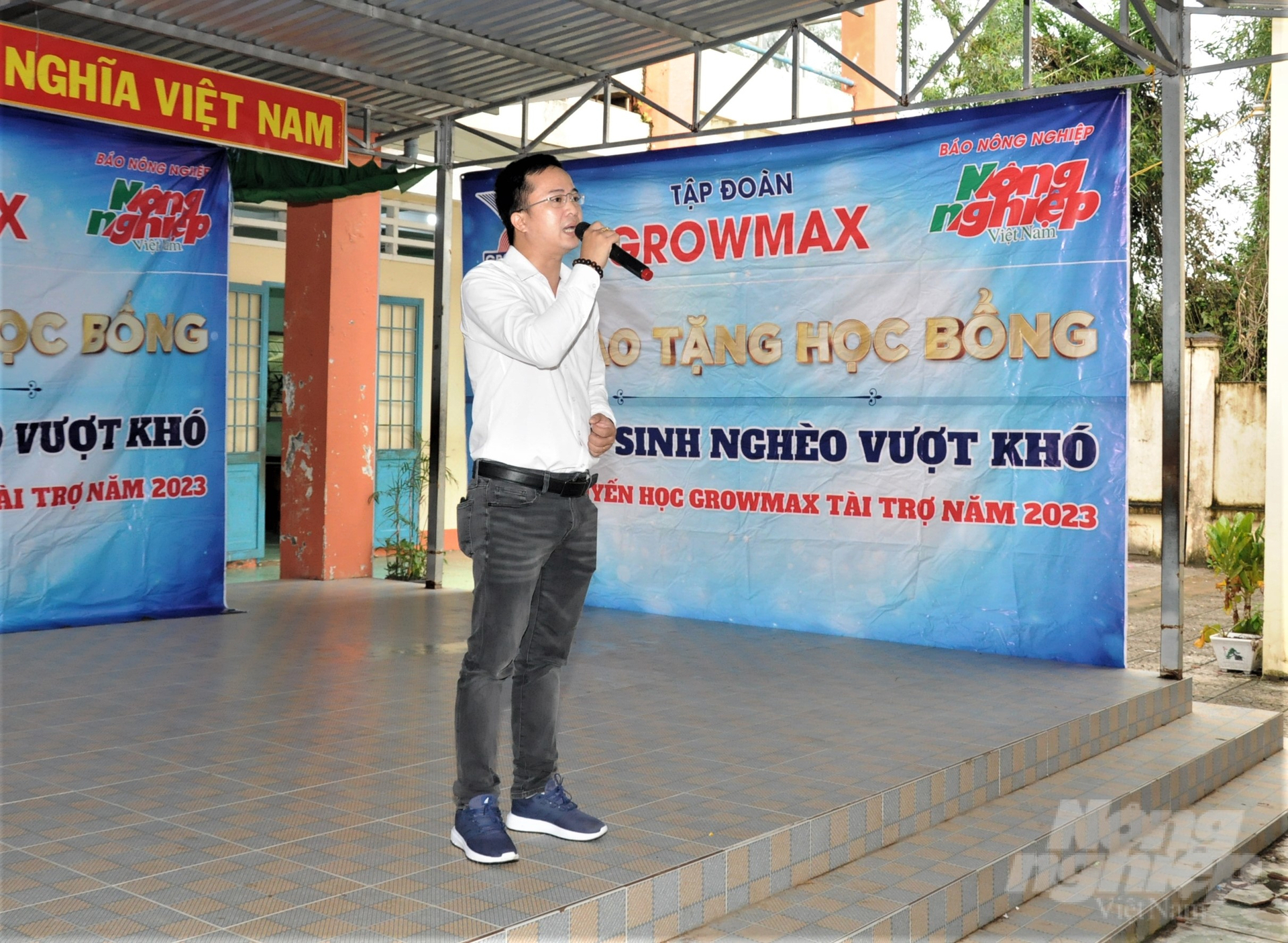 Anh Nguyễn Đăng Hải, Giám đốc Khu vực Miền Tây 2 - Công ty TNHH Thức ăn thủy sản GrowMax chia sẻ tại sự kiện. Ảnh: Trung Chánh.