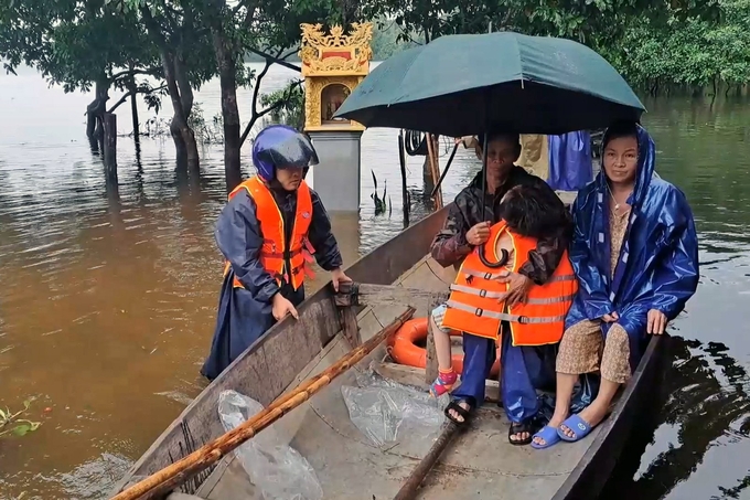 Một số địa phương tại huyện Hải Lăng đã bị ngập cục bộ, 50 hộ dân với 180 nhân khẩu đã được di chuyển ra khỏi vùng xung yếu.