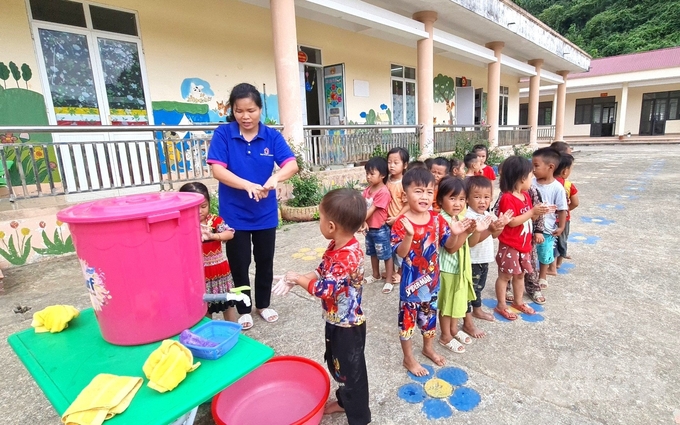 Tỷ lệ học sinh người Mông đến điểm trường Mầm non ngày một cao hơn. Ảnh: Đào Thanh.