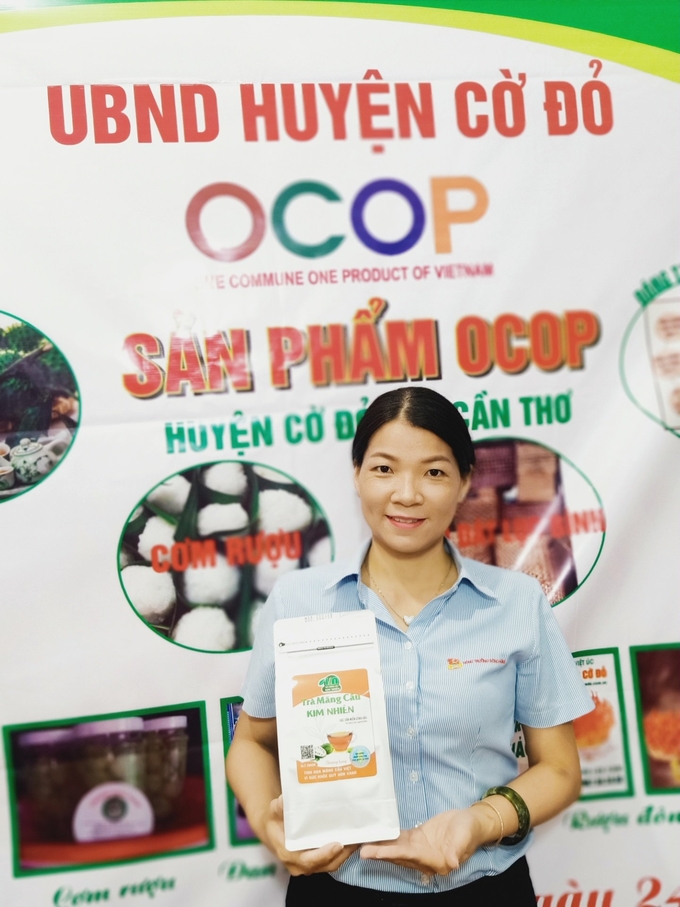 Kim Nhien custard apple tea achieved 4-star OCOP certification. Photo: ST.