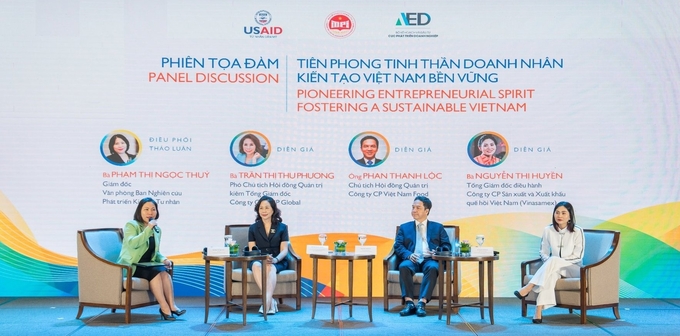 Các diễn giả tham gia phiên Tọa đàm 'Tiên phong tinh thần doanh nhân, kiến tạo Việt Nam bền vững'. Ảnh: HT.