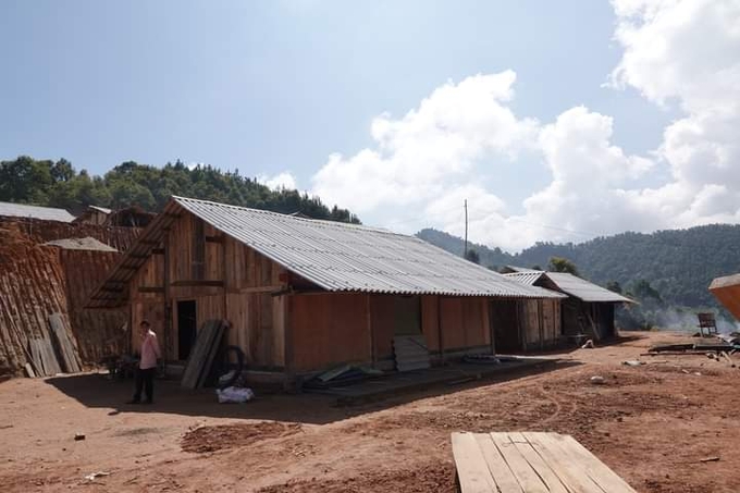 Những ngôi nhà mới tại khu tái định cư Hồng Nhì Pá, xã Lao Chải đang dần được hoàn tất. Ảnh: Thanh Tiến.