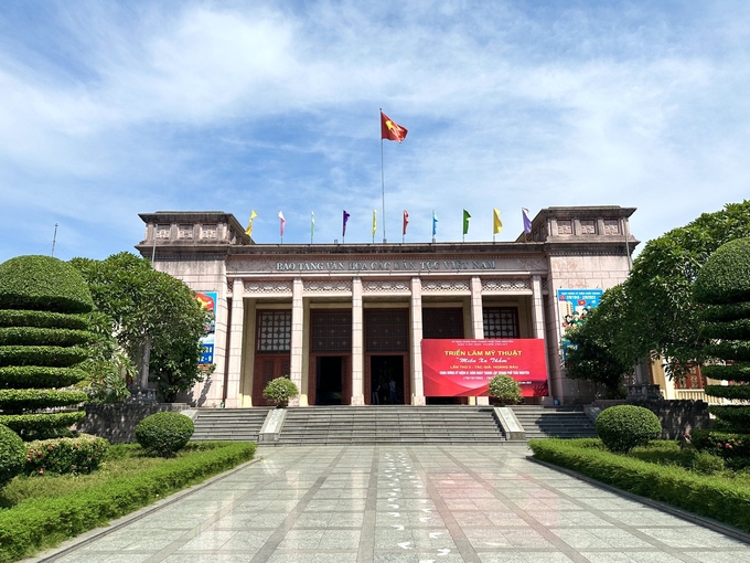 Bên cạnh các công trình hiện đại, TP Thái Nguyên cũng lưu giữ và bảo vệ nhiều công trình lâu đời. Bảo tàng văn hóa các dân tộc Việt Nam là công trình được xây dựng từ năm 1960, nằm giữa trung tâm thành phố. Đây cũng là một trong 7 bảo tàng quốc gia của Việt Nam. 