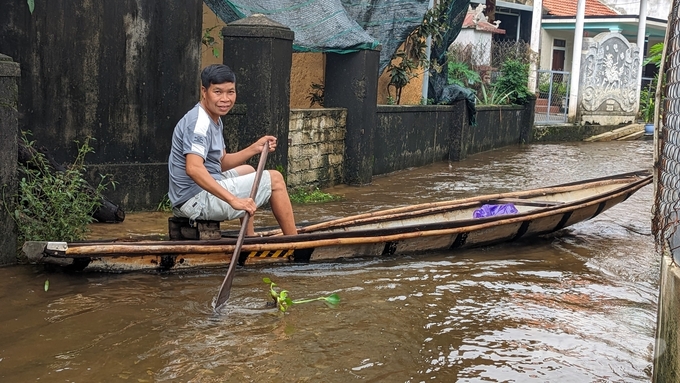 Hình ảnh quen thuộc của xóm Đảo mỗi khi mùa mưa đến.