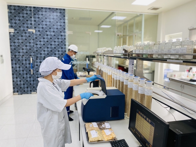 The ISO 17025 standard laboratory of the TH’s Center for Feed and Nutrition is operating the world's most modern near-infrared (NIR) spectrometer.