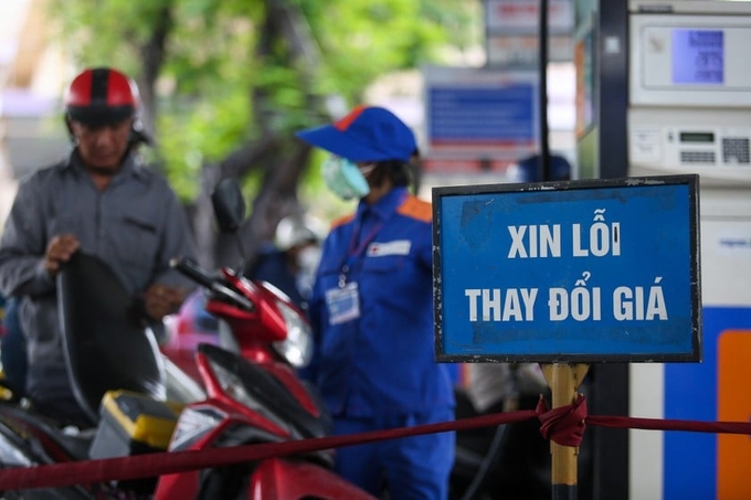 Xăng dầu liên tục điều chỉnh giá. Ảnh: Pháp luật Việt Nam.