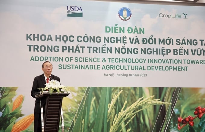 Deputy Minister Phung Duc Tien affirmed that Vietnam will transform the food system towards 'green', sustainable, and low-emission through promoting the development and application of science and technology, and innovation in agricultural production. Photo: Linh Linh.