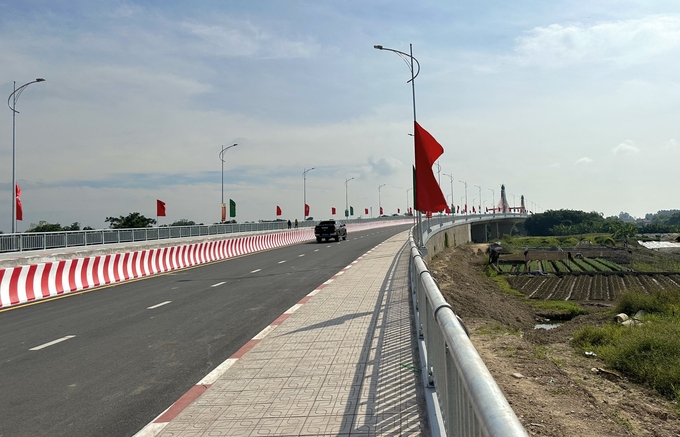 Cầu Huống Thượng bắc qua sông Cầu, kết nối phường Túc Duyên và xã Huống Thượng, đây là 1 trong 9 công trình thuộc Dự án Phát triển tổng hợp đô thị động lực thành phố Thái Nguyên. Ảnh: Quang Linh.
