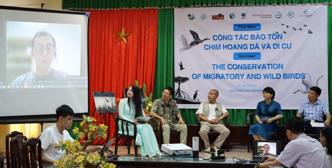 Các đại biểu khách mời tham dự tọa đàm bảo tồn chim hoang dã và di cư.