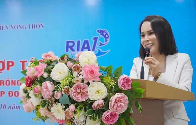 Bà Nguyễn Thị Hải Bình, Tổng Giám đốc STP Group cho biết, STP Group sẽ hỗ trợ một hệ thống lồng HDPE để RIA 1 thực hiện nhiệm vụ lưu giữ nguồn gen hải sản quốc gia. Ảnh: Hồng Thắm.