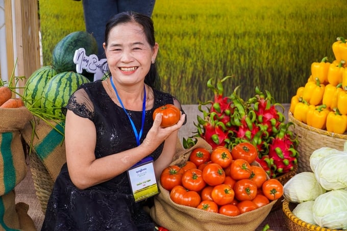 Women have been actively contributing to the development of the agricultural sector, taking on many important stages in the value chain. Photo: Kim Anh.