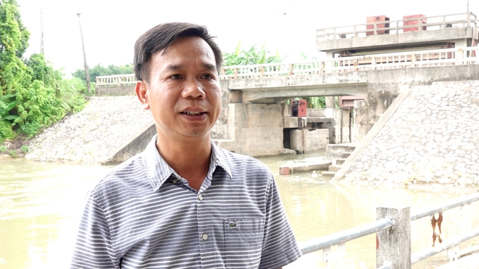 Ông Bùi Xuân Khả, Phó Giám đốc Công ty TNHH MTV Khai thác công trình thủy lợi Bắc Thái Bình, từ năm 2019 công ty không còn kinh phí cho quỹ phúc lợi, chi phí duy tu, bảo trì không đủ để thực hiện sửa chữa lớn. Ảnh: Huy Bình. 