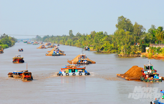 Nguồn cát tại ĐBSCL suy giảm nhanh chóng. Ảnh: Lê Hoàng Vũ.