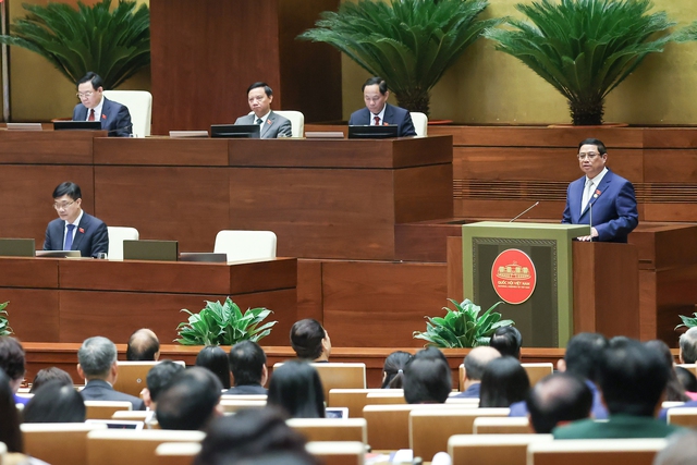 Thủ tướng Phạm Minh Chính cho biết trên cơ sở kết quả của 9 tháng, ước cả năm 2023 phấn đấu có ít nhất 10/15 chỉ tiêu đạt và vượt mục tiêu đề ra. Ảnh: VGP/Nhật Bắc.