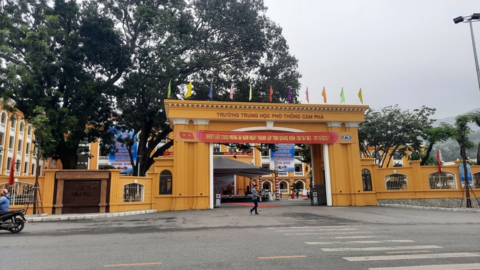 Trường THPT Cẩm Phả nằm trên đường Trần Phú (TP Cẩm Phả, tỉnh Quảng Ninh). Ảnh: Nguyễn Thành.