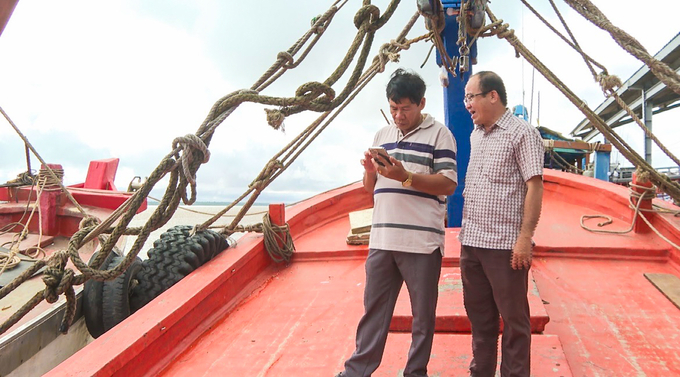 100% tàu cá có chiều dài trên 15m ở Sóc Trăng đã được lắp đặt thiết bị giám sát hành trình. Ảnh: Kim Anh.