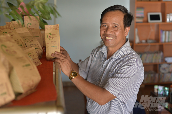Huyện Di Linh hiện có 13 sản phẩm được công nhận OCOP từ 3 sao trở lên. Trong đó bao gồm cà phê, cây cảnh nội thất, hạt mắc ca sấy, sầu riêng quả, bưởi da xanh. Ảnh: Minh Hậu.