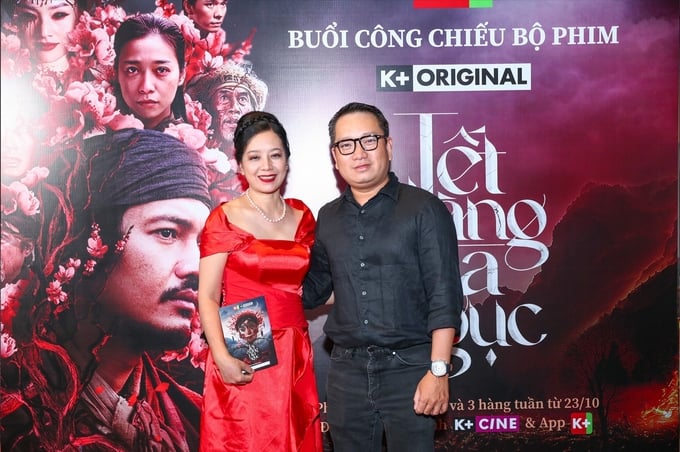 NSƯT Chiều Xuân và đạo diễn Trần Hữu Tấn tại sự kiện công chiếu phim.