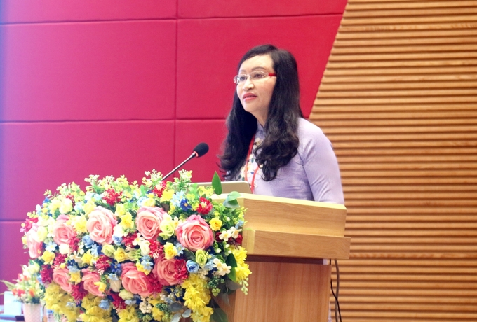TS Đặng Thị Ngọc Lan - Phó Hiệu trưởng Trường Đại học Cửu Long phát biểu tại hội thảo. 