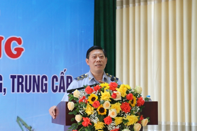 Ông Nguyễn Quang Hùng - Cục trưởng Cục Kiểm ngư đánh giá rất cao việc tổ chức được 2 lớp kiểm ngư chính quy đầu tiên. Ảnh: Đinh Mười.