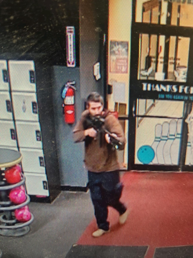 Hình ảnh nghi phạm xả súng ở Lewiston do Văn phòng Cảnh sát Hạt Androscoggin cung cấp.