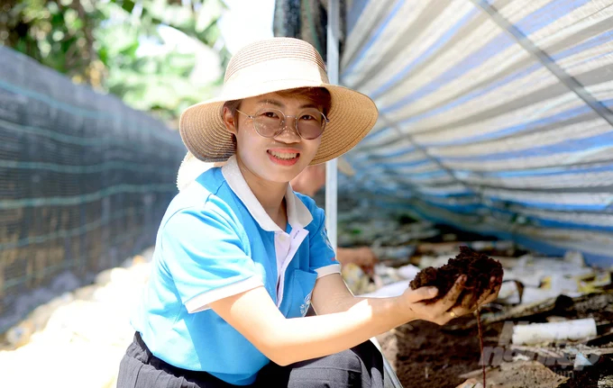 Ms. Pham Thi Thanh Tuyen, Director of Don Duong Worm Women’s Cooperative. Photo: Minh Hau.