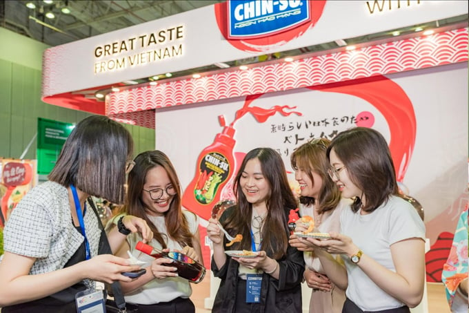 If the spicy taste of Chin-su chili sauce helps the dish 'explode', the rich taste of Chin-su fish sauce has contributed to sublimating the flavor of many specialties.