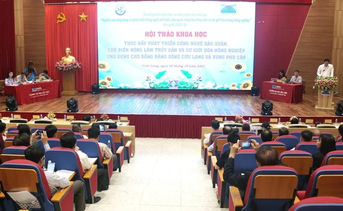 The scientific conference was held on the morning of October 26 at the University of Cuu Long.