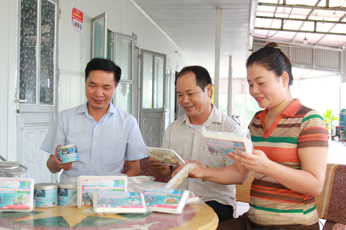 Sản phẩm từ nguyên liệu cá lăng của HTX thủy sản Hoàng Kim (huyện Yên Bình) đã được công nhận sản phẩm OCOP. Ảnh: Thanh Tiến.