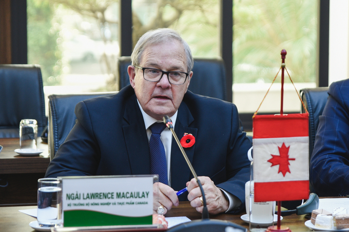 Bộ trưởng Lawrence MacAulay mong muốn ngành nông nghiệp Canada - Việt Nam sẽ hợp tác lâu dài, bền chặt. Ảnh: Quỳnh Chi.