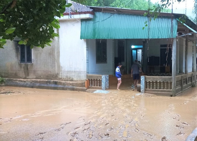 Mưa lớn liên tục từ chiều 29/10 gây ra đợt lũ quét tại xã Đức Hương, huyện Vũ Quang. Ảnh: Hưng Phúc.