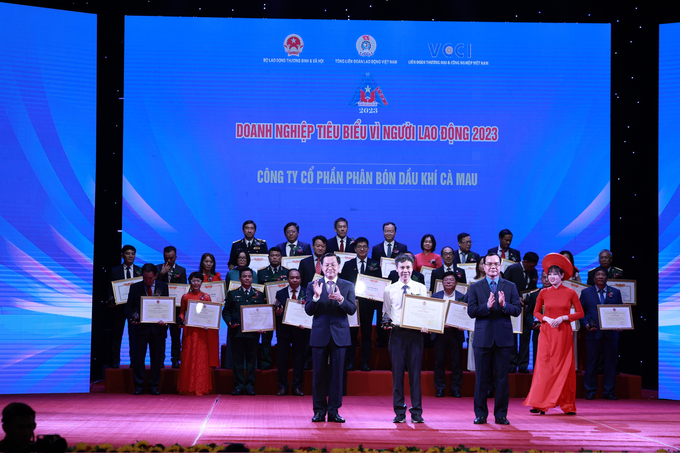 Ông Nguyễn Đức Hạnh, Chủ tịch Công đoàn PVCFC tham dự sự kiện 'Doanh nghiệp tiêu biểu vì Người lao động' năm 2023.