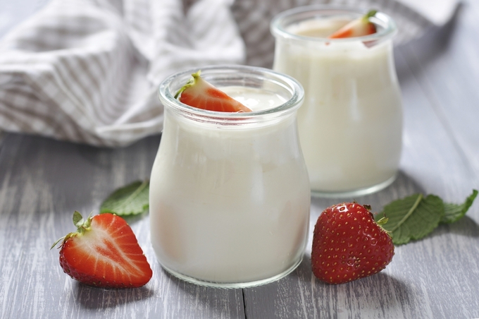 Sữa chua cung cấp lợi khuẩn, làm tăng cường hệ thống miễn dịch. Ảnh minh họa.