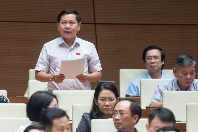 Đại biểu Tạ Minh Tâm (Tiền Giang) đưa ra các ý kiến liên quan đến ngành nông nghiệp. Ảnh: Quốc hội.