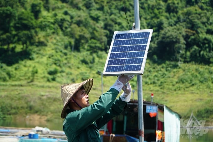 Solar energy panels provide electricity to the fish cages. Photo: Tam Phung.