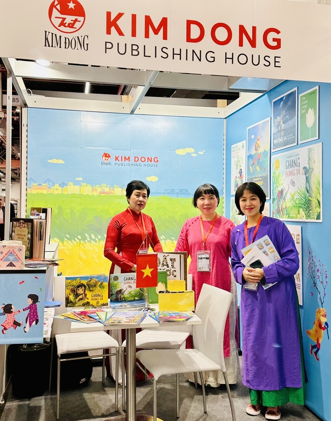 Gian hàng sách thiếu nhi Việt tại hội sách quốc tế Frankfurt.
